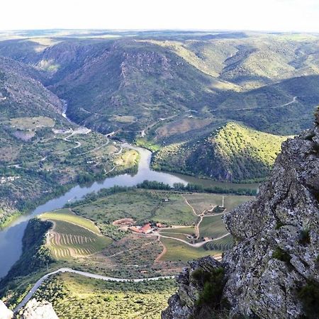 프라익소데에스파다아신타 Moradias Do Douro Internacional 빌라 외부 사진