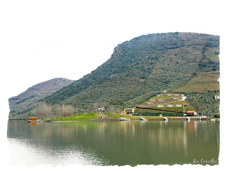 프라익소데에스파다아신타 Moradias Do Douro Internacional 빌라 외부 사진